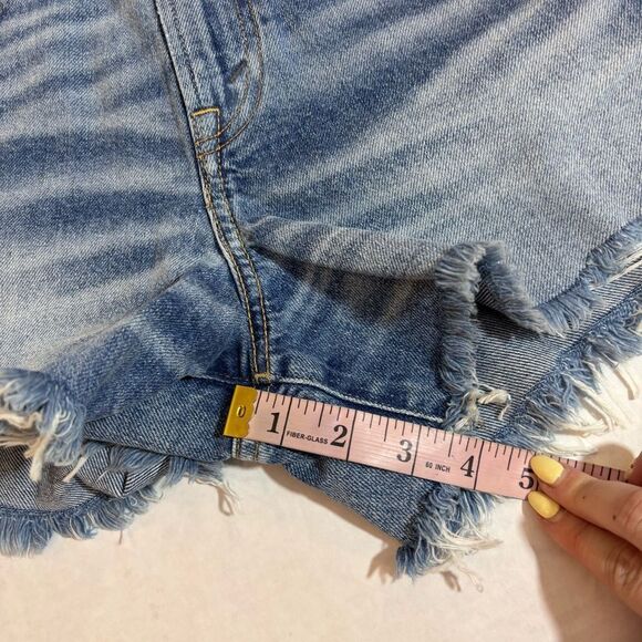 AE77  American Eagle The High Rise Cuff-OFF Medium Wash 27 Jean Shorts NEW - Picture 13 of 13
